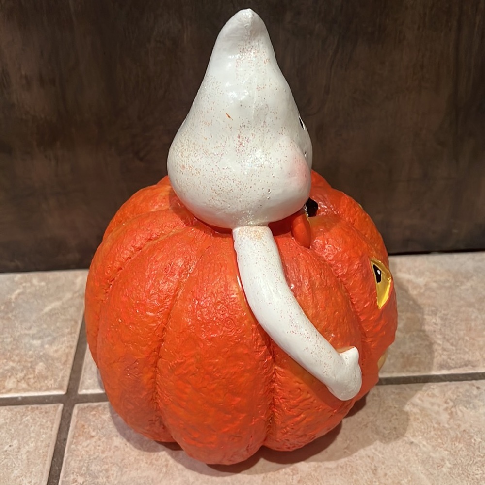 Vintage Halloween tabletop decor - Picture 4 of 4